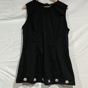 Chic Black Sleeveless Maxi Dress with Daisy Embroidery